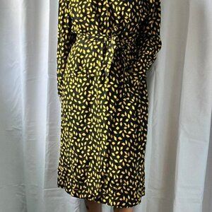 Vintage silk dress chic!